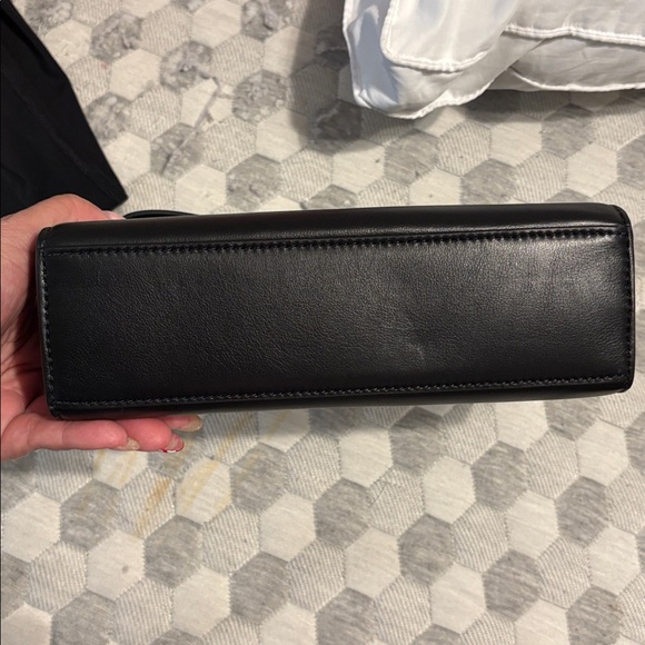 Tory Burch
Lee Radziwill Leather Shoulder Bag - Picture 11 of 11